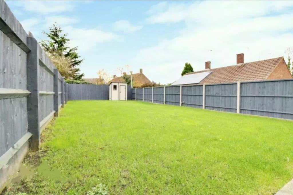Recently Renovated,modern House. Train Station North Mymms