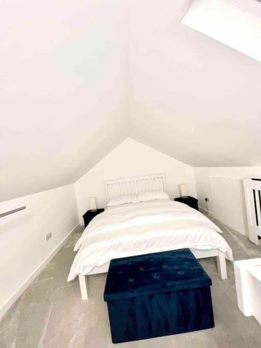 Holiday home Recently Renovated,modern House. Train Station North Mymms