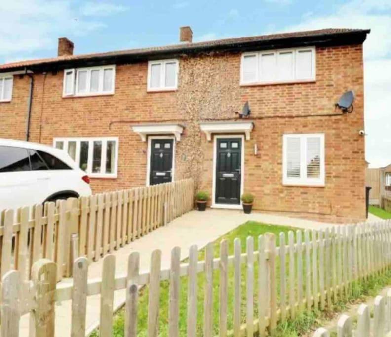 Recently Renovated,modern House. Train Station * North Mymms